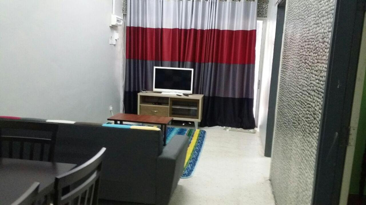 Baiti Homestay Gambang Kültér fotó